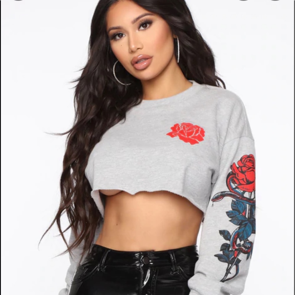 NWT cropped graphic sweatshirt !